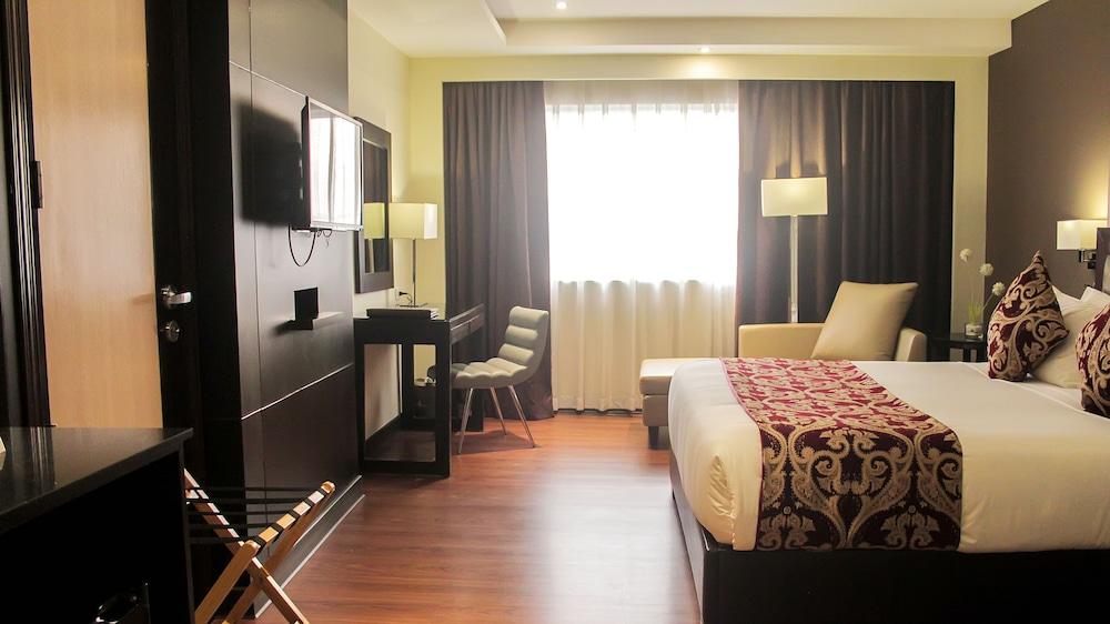 קואזון סיטי Brentwood Suites מראה חיצוני תמונה
