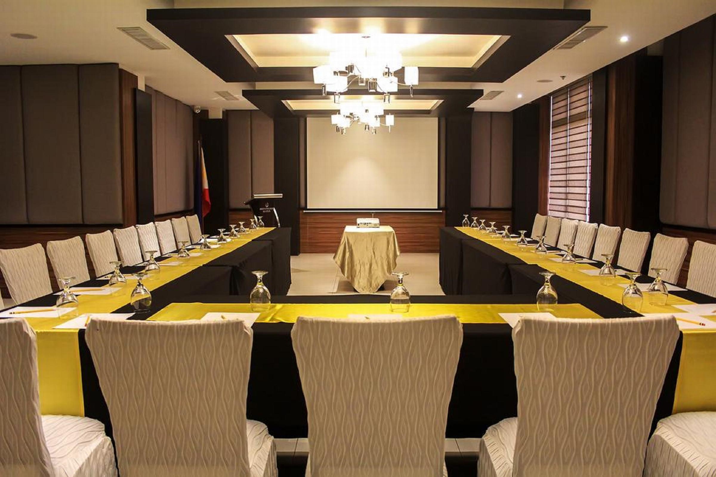 קואזון סיטי Brentwood Suites מראה חיצוני תמונה