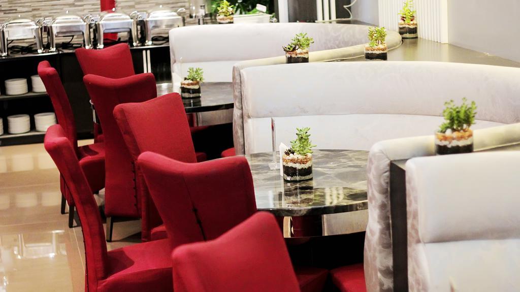 קואזון סיטי Brentwood Suites מראה חיצוני תמונה