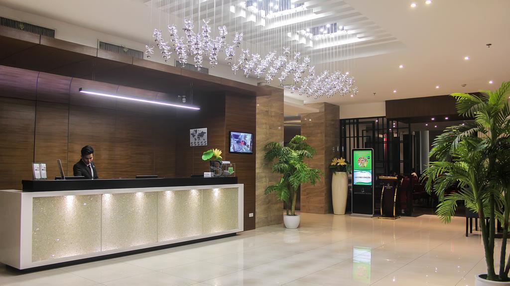 קואזון סיטי Brentwood Suites מראה חיצוני תמונה