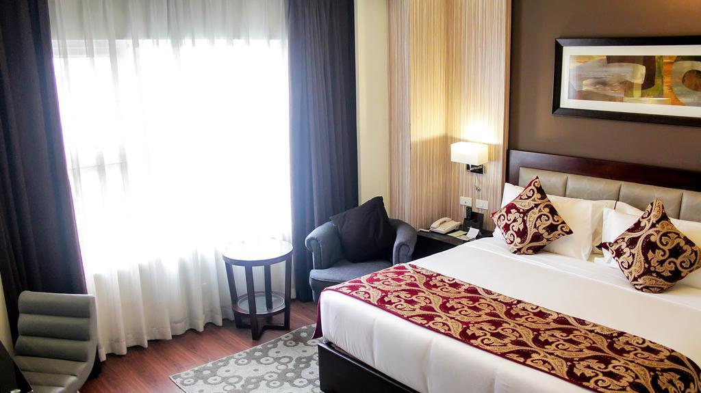 קואזון סיטי Brentwood Suites מראה חיצוני תמונה