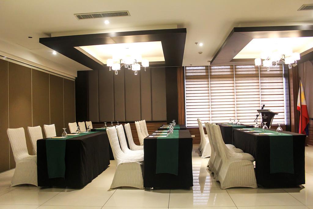 קואזון סיטי Brentwood Suites מראה חיצוני תמונה