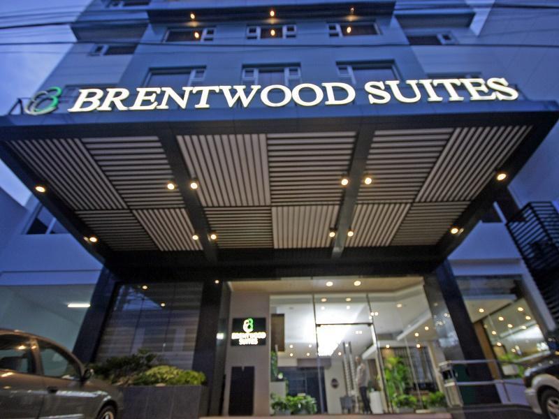 קואזון סיטי Brentwood Suites מראה חיצוני תמונה