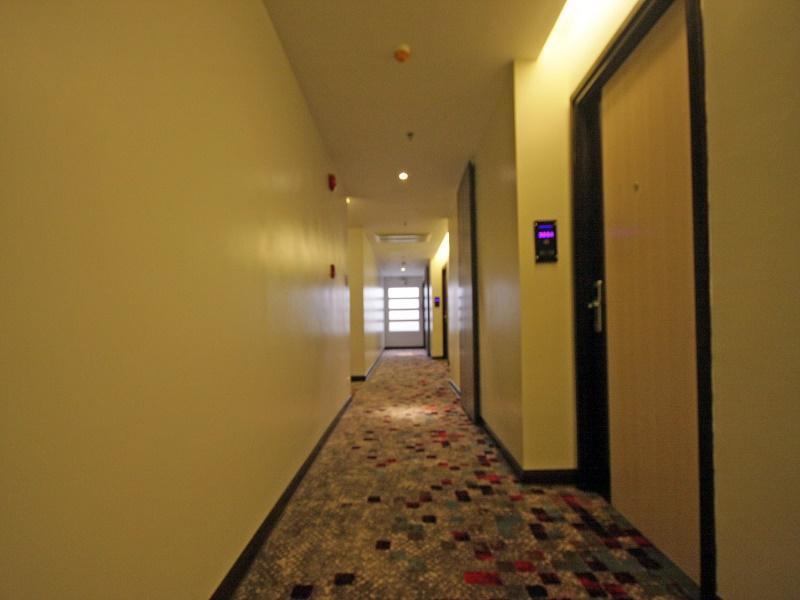 קואזון סיטי Brentwood Suites מראה חיצוני תמונה