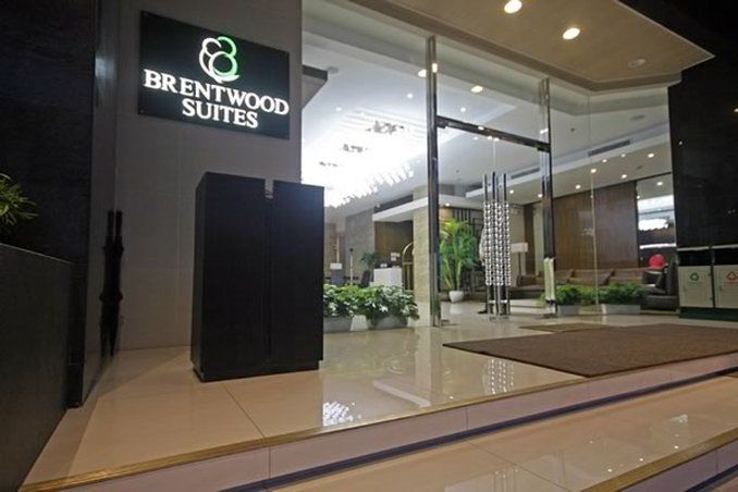 קואזון סיטי Brentwood Suites מראה חיצוני תמונה