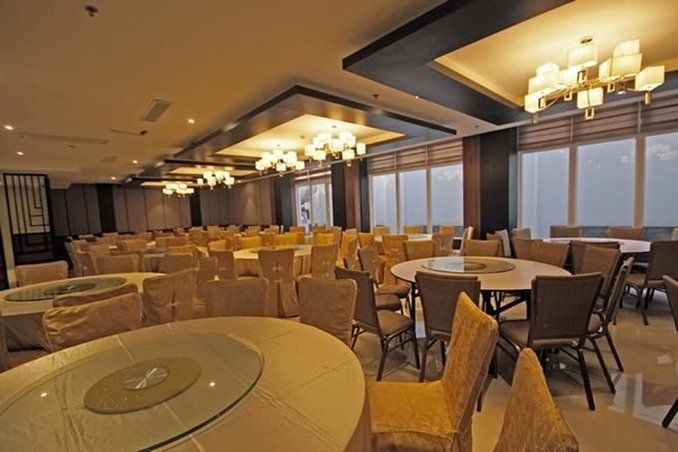 קואזון סיטי Brentwood Suites מראה חיצוני תמונה