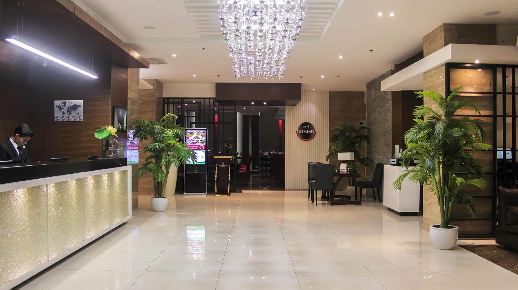 קואזון סיטי Brentwood Suites מראה חיצוני תמונה